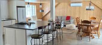 A 4-season haven for families and pets.