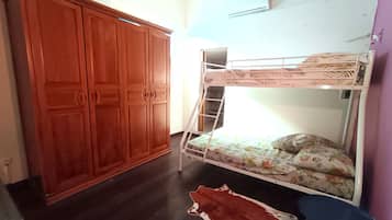 2 quartos, ferros/tábuas de passar roupa, Wi-Fi, roupa de cama