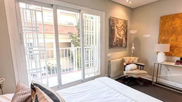 2 habitaciones, tabla de planchar con plancha, cuna de viaje y wifi