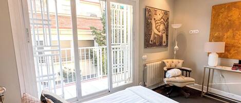 2 bedrooms, iron/ironing board, travel cot, WiFi