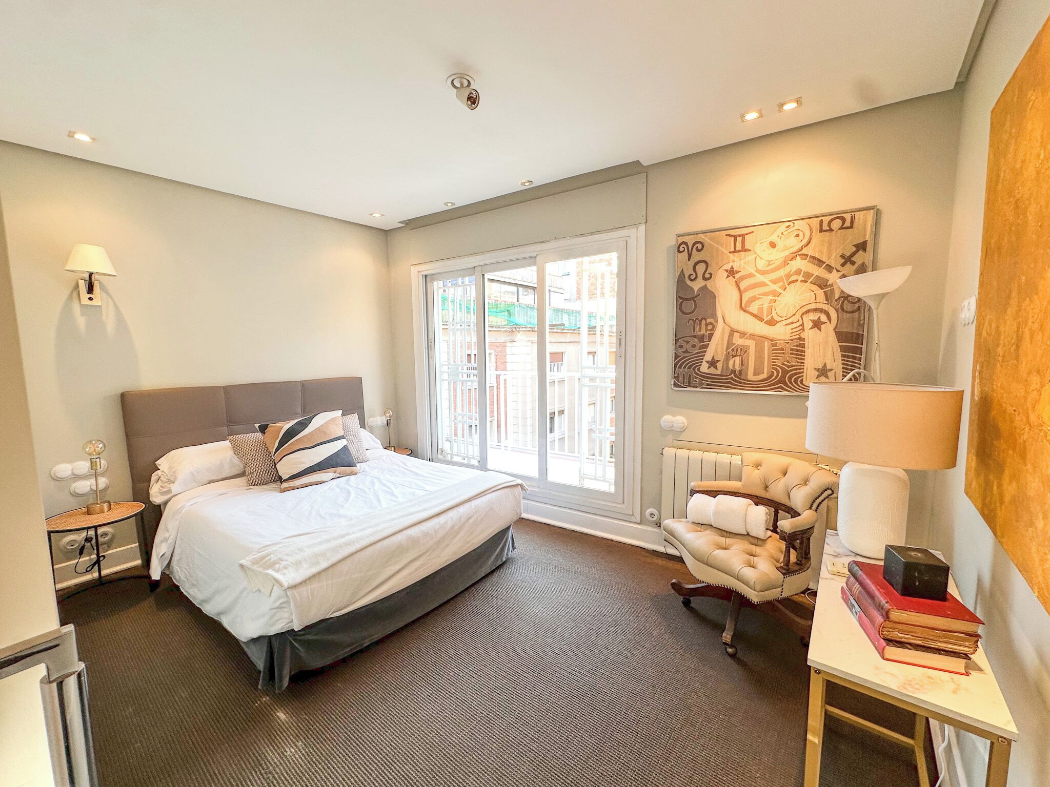 2 habitaciones, tabla de planchar con plancha, cuna de viaje y wifi 