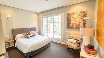 2 habitaciones, tabla de planchar con plancha, cuna de viaje y wifi