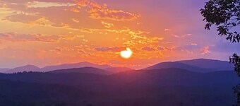 Stunning View at the Lotus View Retreat in Yogaville/ Cabin
