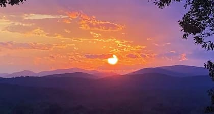 Stunning View at the Lotus View Retreat in Yogaville/ Cabin