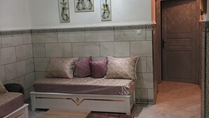 A modern living room with a sofa, a wooden coffee table, and decorative wall art. - 10 minutes from the airport and beatch beach and sandy beach  (El-Harrach)