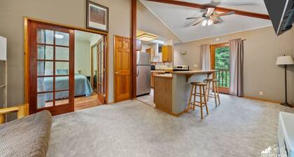 4min drive to Day Lodge and walk to trails! 1BR1BA