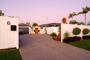 Exterior - Luxury Mooloolaba Retreat with Spa and Pool (Mooloolaba)