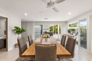 Dining - Luxury Mooloolaba Retreat with Spa and Pool (Mooloolaba)