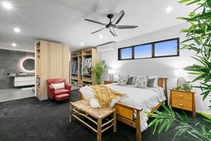 3 bedrooms, iron/ironing board, travel cot, WiFi - Modern Luxury Pool Oasis (Minyama)