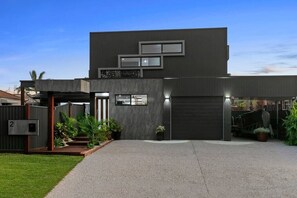 Exterior - Modern Luxury Pool Oasis (Minyama)