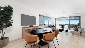 Dining - Lavish Ocean View Penthouse near the Beach (Coolum Beach)