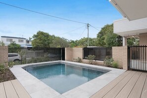 Pool - Lavish Ocean View Penthouse near the Beach (Coolum Beach)