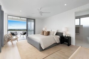 3 bedrooms, travel cot, WiFi, bed sheets - Lavish Ocean View Penthouse near the Beach (Coolum Beach)