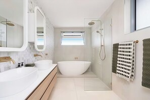 Hair dryer - Lavish Ocean View Penthouse near the Beach (Coolum Beach)