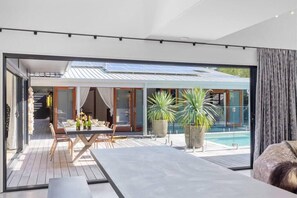 Outdoor dining - Desert Flame | Private Oasis near the Beach (Marcus Beach)