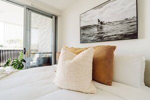 3 bedrooms, iron/ironing board, WiFi, bed sheets - SILK | New Modern Condo 400m to the Beach (Coolum Beach)