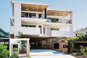 Exterior - SILK | New Modern Condo 400m to the Beach (Coolum Beach)