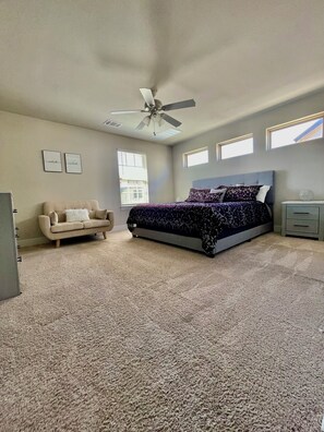 3 bedrooms, iron/ironing board, WiFi, bed sheets - Charming 3BR Austin Home, Private yard + many home amenities (Austin)