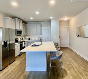 Private kitchen - Charming 3BR Austin Home, Private yard + many home amenities (Austin)