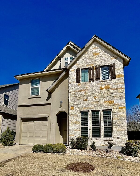 Exterior - Charming 3BR Austin Home, Private yard + many home amenities (Austin)