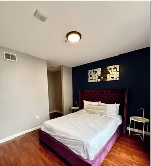 2 bedrooms, iron/ironing board, WiFi, bed sheets - Bright& Stylish 2bd Apt next to Convention Center (Philadelphia)