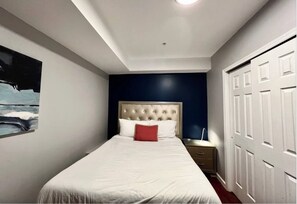 2 habitaciones, tabla de planchar con plancha, wifi y ropa de cama 