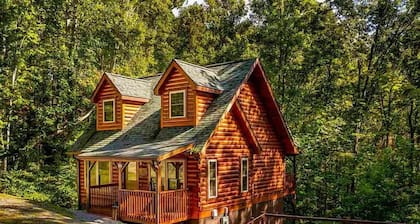 Gatlinburt Perfectly Cozy Cabin for Your Next Adventure with Pool Table Hot Tub