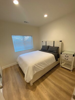 4 chambres, fer et planche à repasser, Wi-Fi, draps fournis