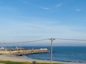Beach nearby - Spacieux 2 pièces vue mer côté baie, balcon, parking, wifi (QUIBERON)