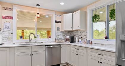 3 Bed Family Getaway- Hot Tub-Fire Pit-Pool Table
No Pet Fees