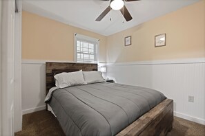 3 bedrooms, desk, free WiFi, bed sheets