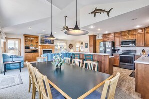 Dining - True North | 375 ft to the beach (Duck)