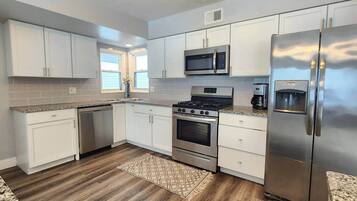 Frigorífic, microones, forn i placa de cuina