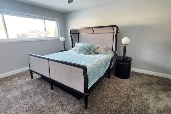 4 bedrooms, iron/ironing board, free WiFi, bed sheets