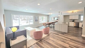 Smart TV - Dunes Forest Retreat (Gary)