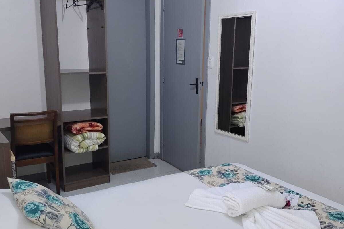 Minibar, free WiFi, bed sheets