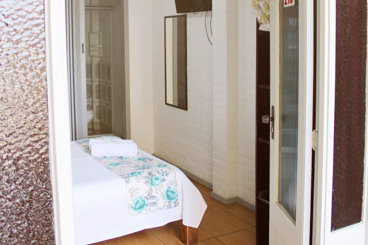 ميني بار وواي فاي مجانًا وملاءات أسرّة