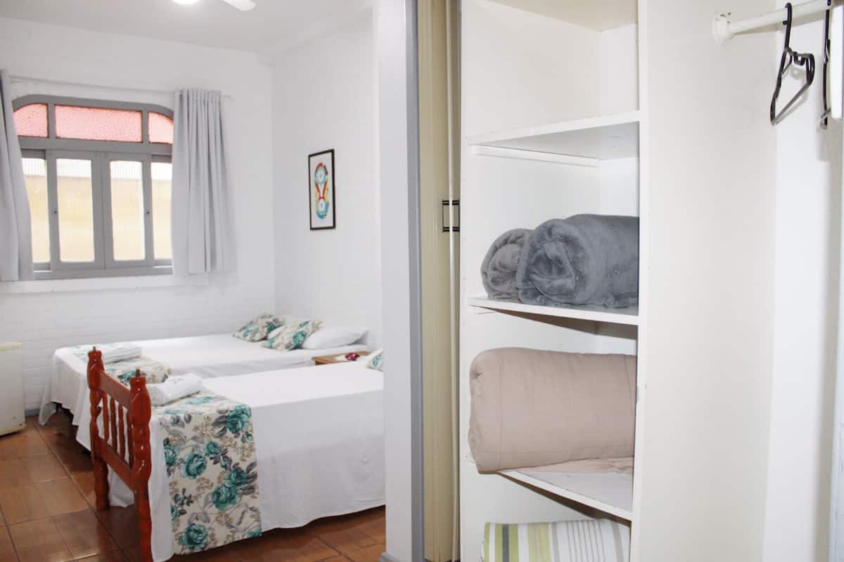 Basic Triple Room | Minibar, free WiFi, bed sheets
