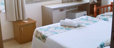 Minibar, wifi gratis y ropa de cama