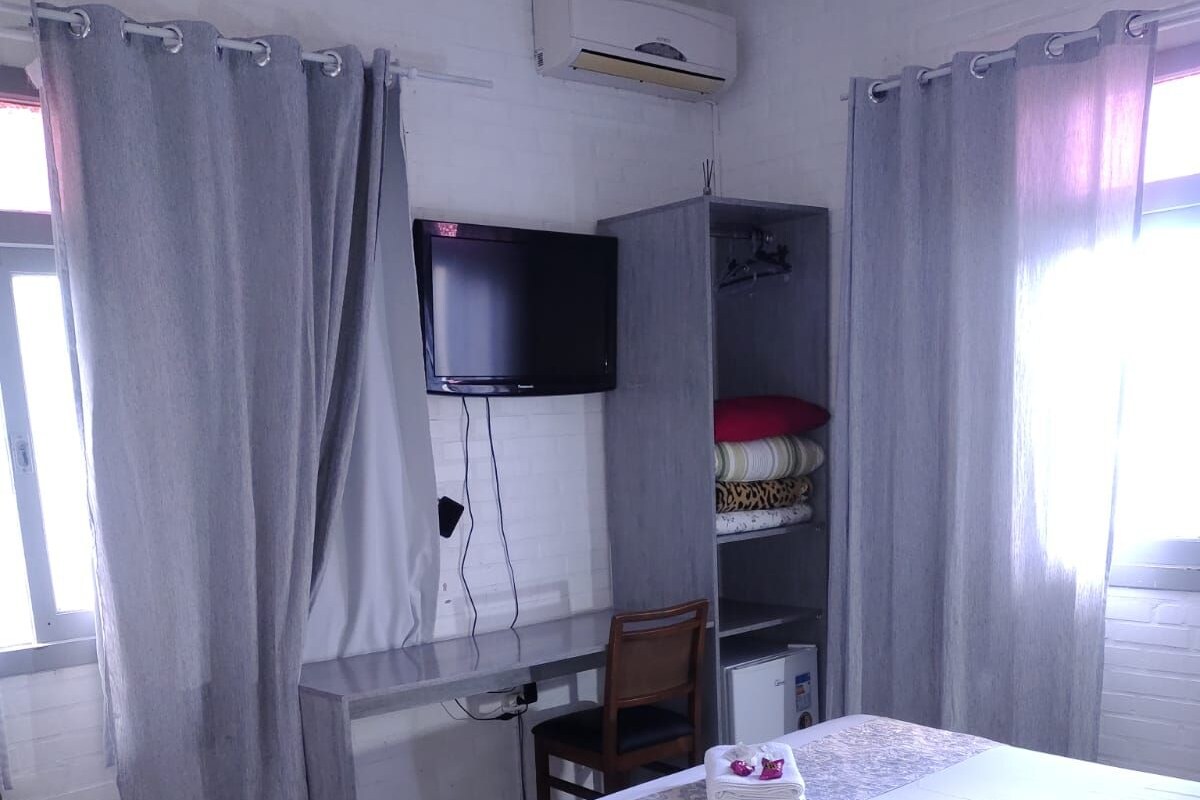 经典三人房, 无烟房, 空调 | 迷你吧、免费 WiFi、床单