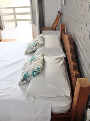 ميني بار وواي فاي مجانًا وملاءات أسرّة