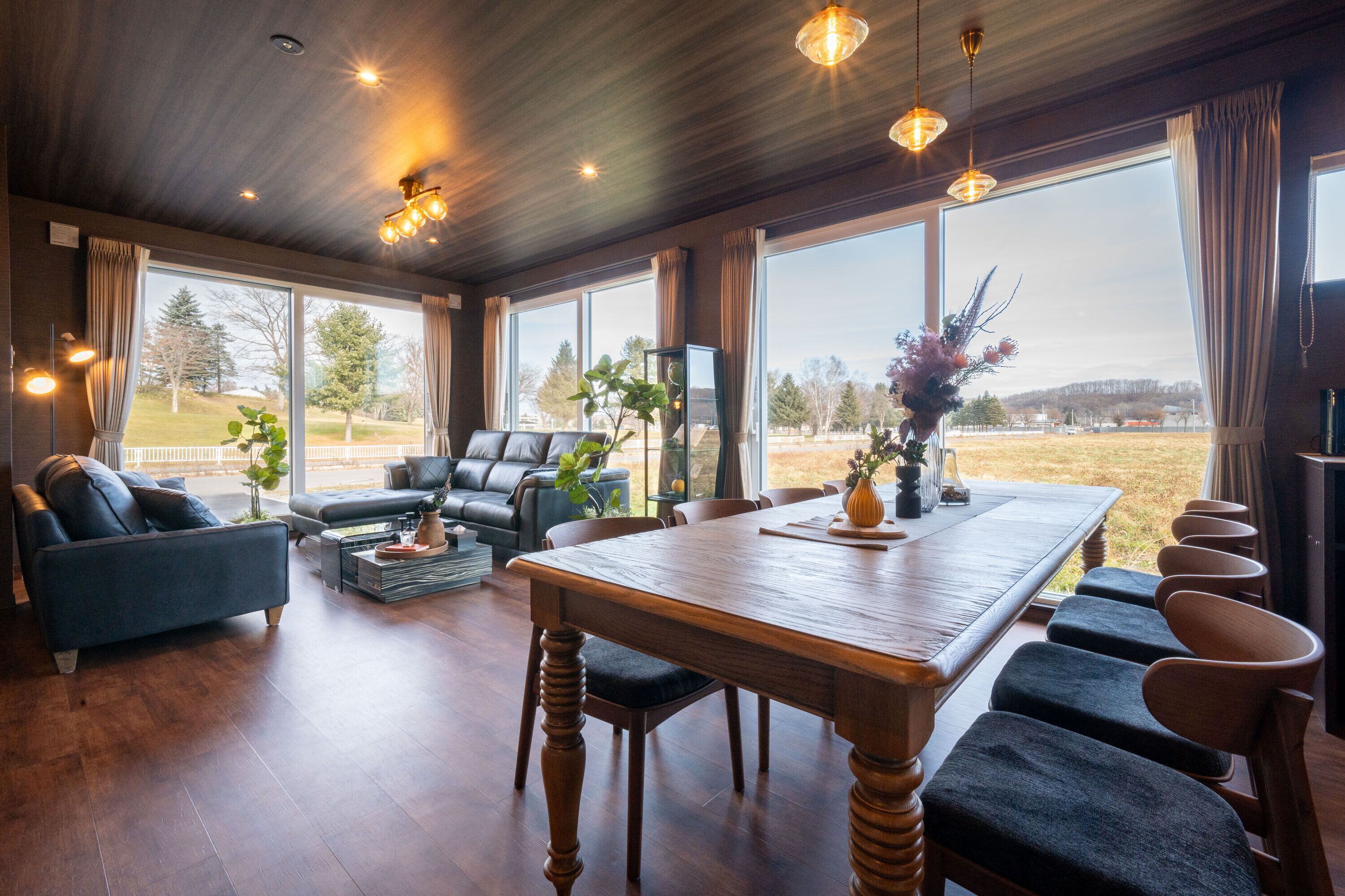 客室内のダイニングエリア