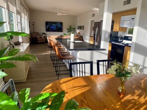 Dining - 3-bedroom house w/pool near Tennis Garden - No Cleaning Fee (Indian Wells)