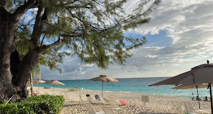 3-Bedroom Oceanview Condo + Pool Directly on Seven Mile Beach