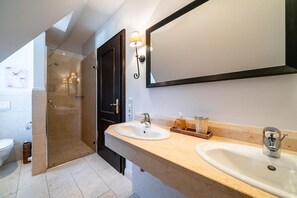 Shower, hair dryer - Vacation apartment KM1 "Seeadler" - 2-room apartment with one bedroom in a quiet location (Klein-Müritz)