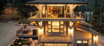 MTNLUX Fire Tower Big Sky Near YNP border with Hot Tub, Sauna Fitness/Game Room.