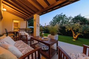 Outdoor dining - Villa Vidova (Istria - Tinjan) (Tinjan)