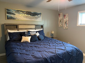 1 Schlafzimmer, Zimmersafe, Schreibtisch, Bügeleisen/Bügelbrett