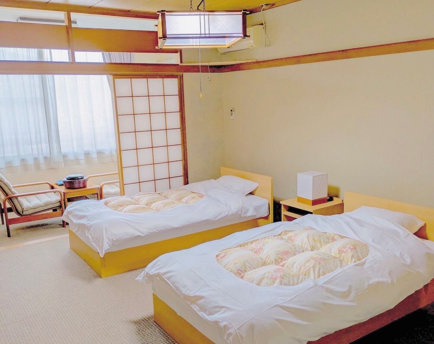 Habitación clásica con 2 camas individuales | Wifi gratis y ropa de cama