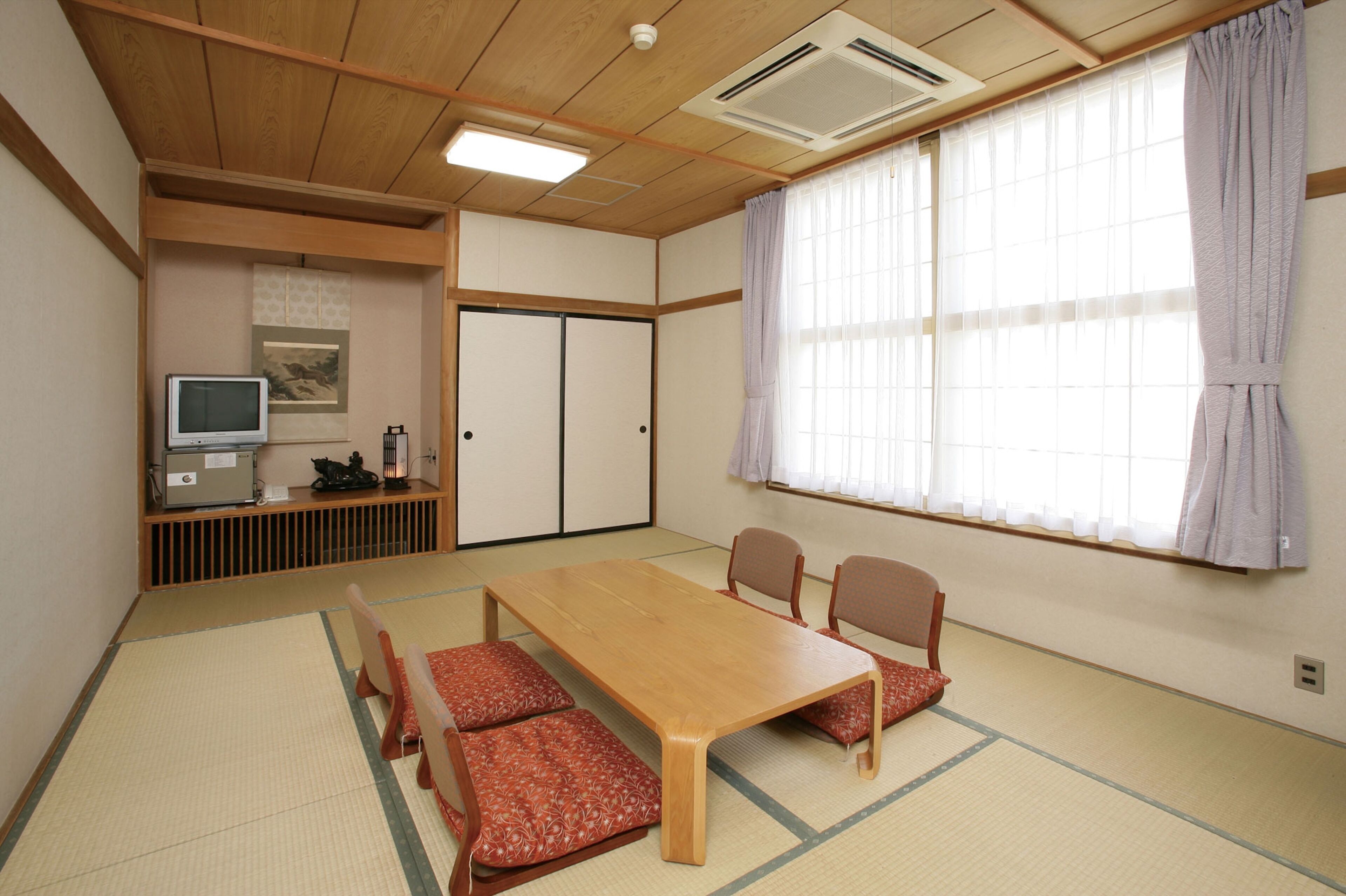 Senior Room | Free WiFi, bed sheets